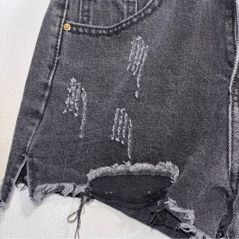 FALMER HERITAGE Jean shorts with distress Size S - Picture 2 of 6